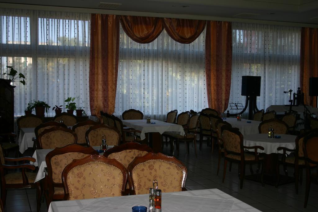 Hotel Bulgaria Dobrich Exterior photo